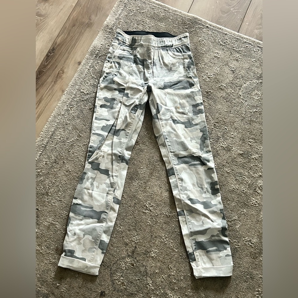 Coco + Carmen Camo Distress Jeggings